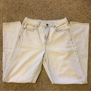 Light-wash American Eagle Mom Jeans